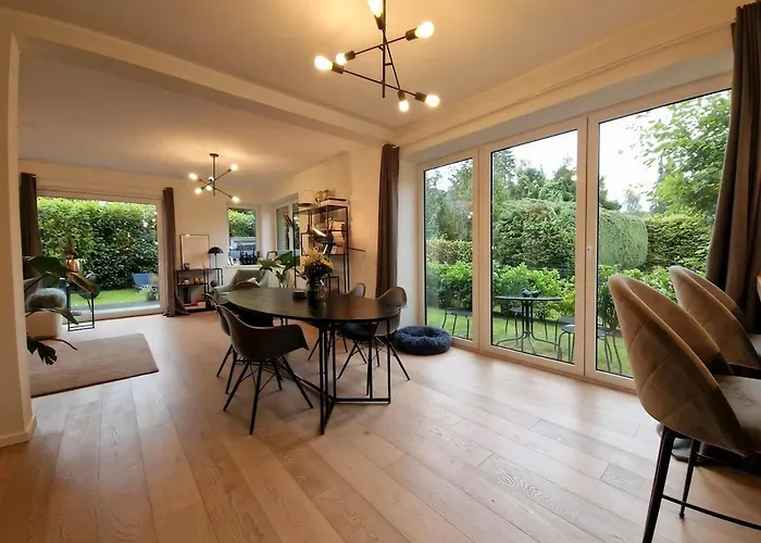 Apartment Ein Komfortables Haus Mit Grossem Wohnzimmer