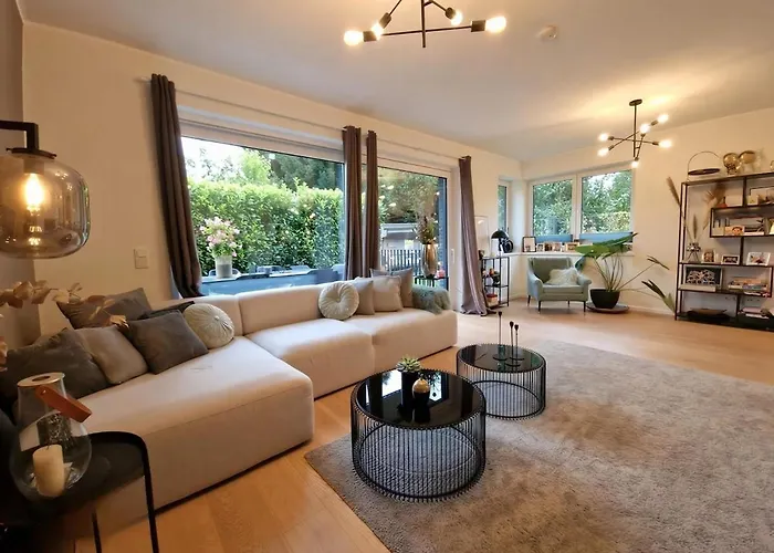 Ein Komfortables Haus Mit Grossem Wohnzimmer *