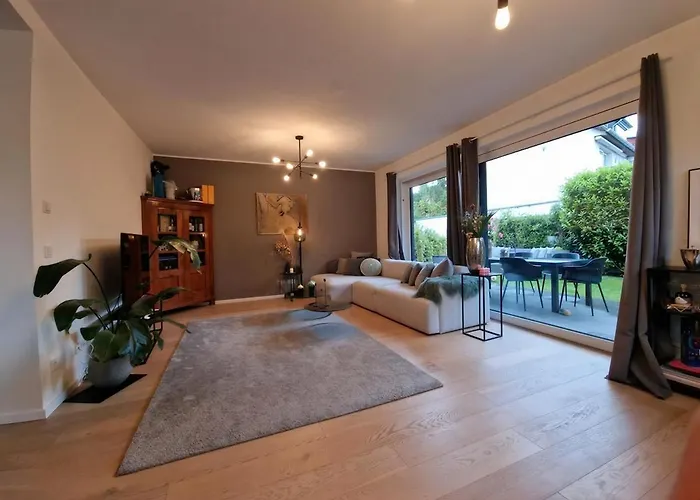 Apartment Ein Komfortables Haus Mit Grossem Wohnzimmer