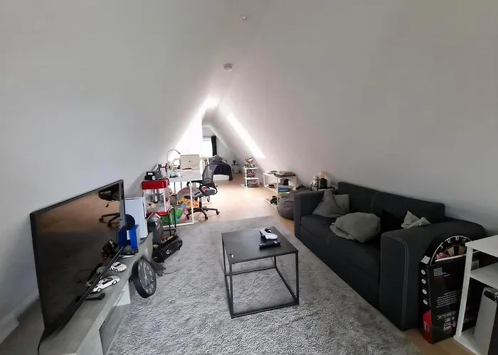 Ein Komfortables Haus Mit Grossem Wohnzimmer